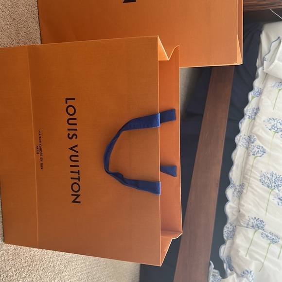 Medium Louis Vuitton shopping bag - Picture 4 of 4